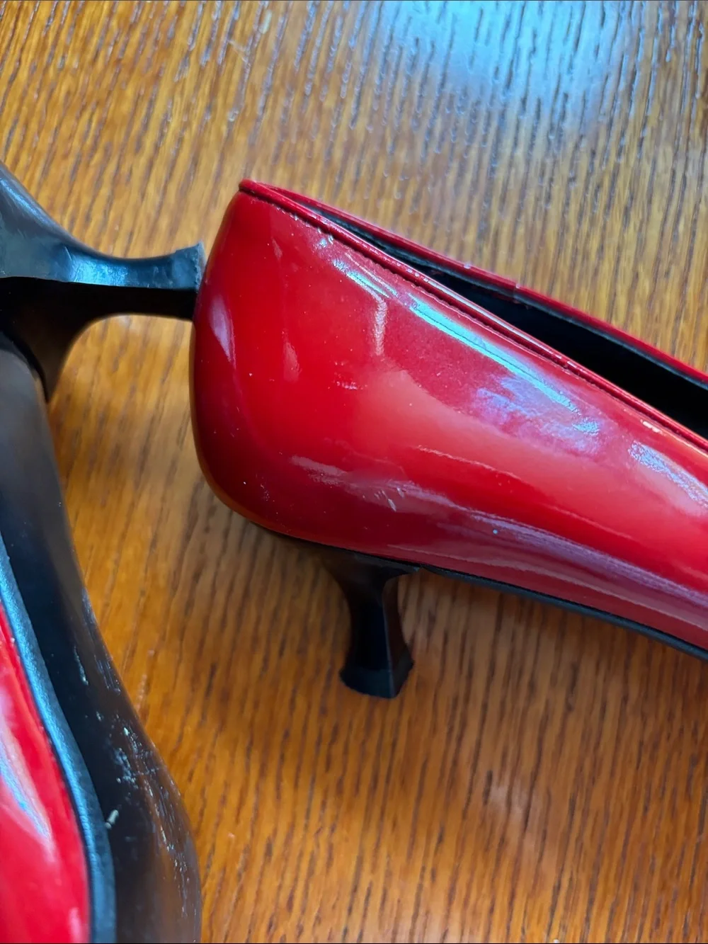 CASUAL CORNER made in Italy, Vintage shiny red leather kitten heels.👠 size 7.5